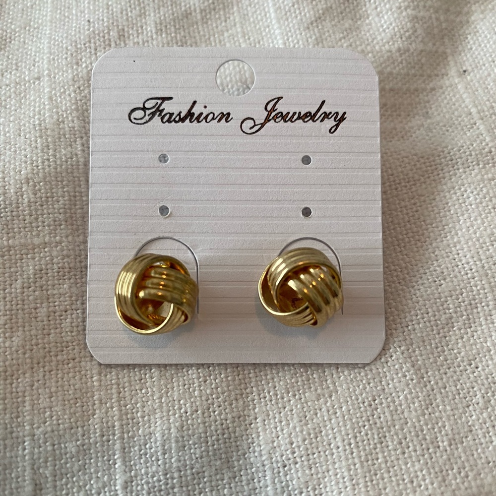 Knotted gold fashion earrings